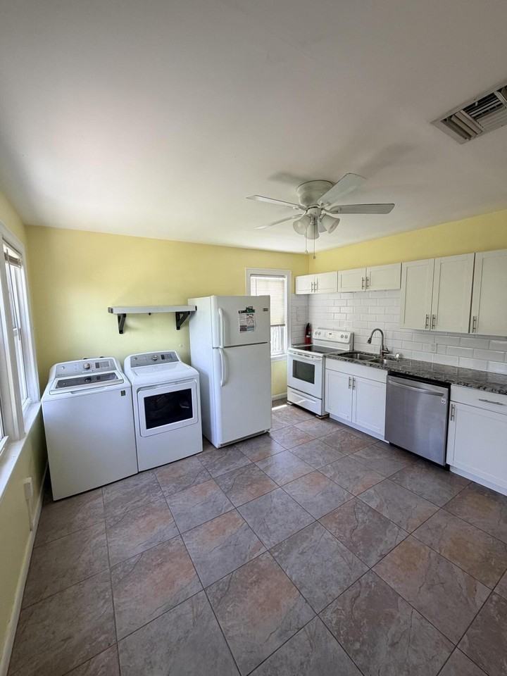 415 9th Ave N #415 - Photo 6 of 18