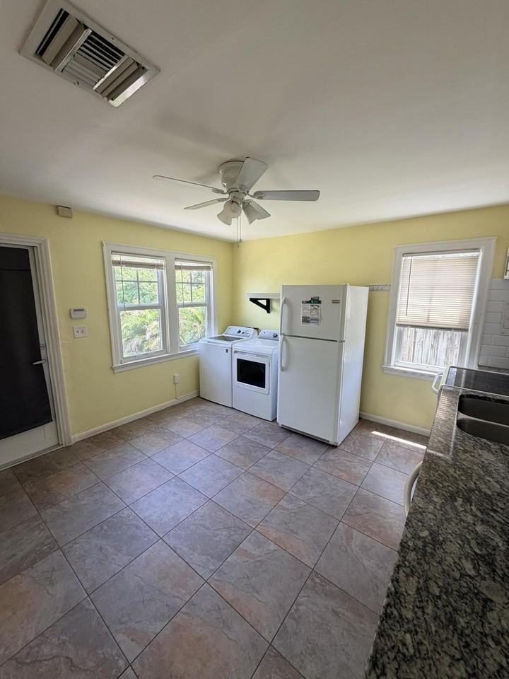 415 9th Ave N #415 - Photo 7 of 18