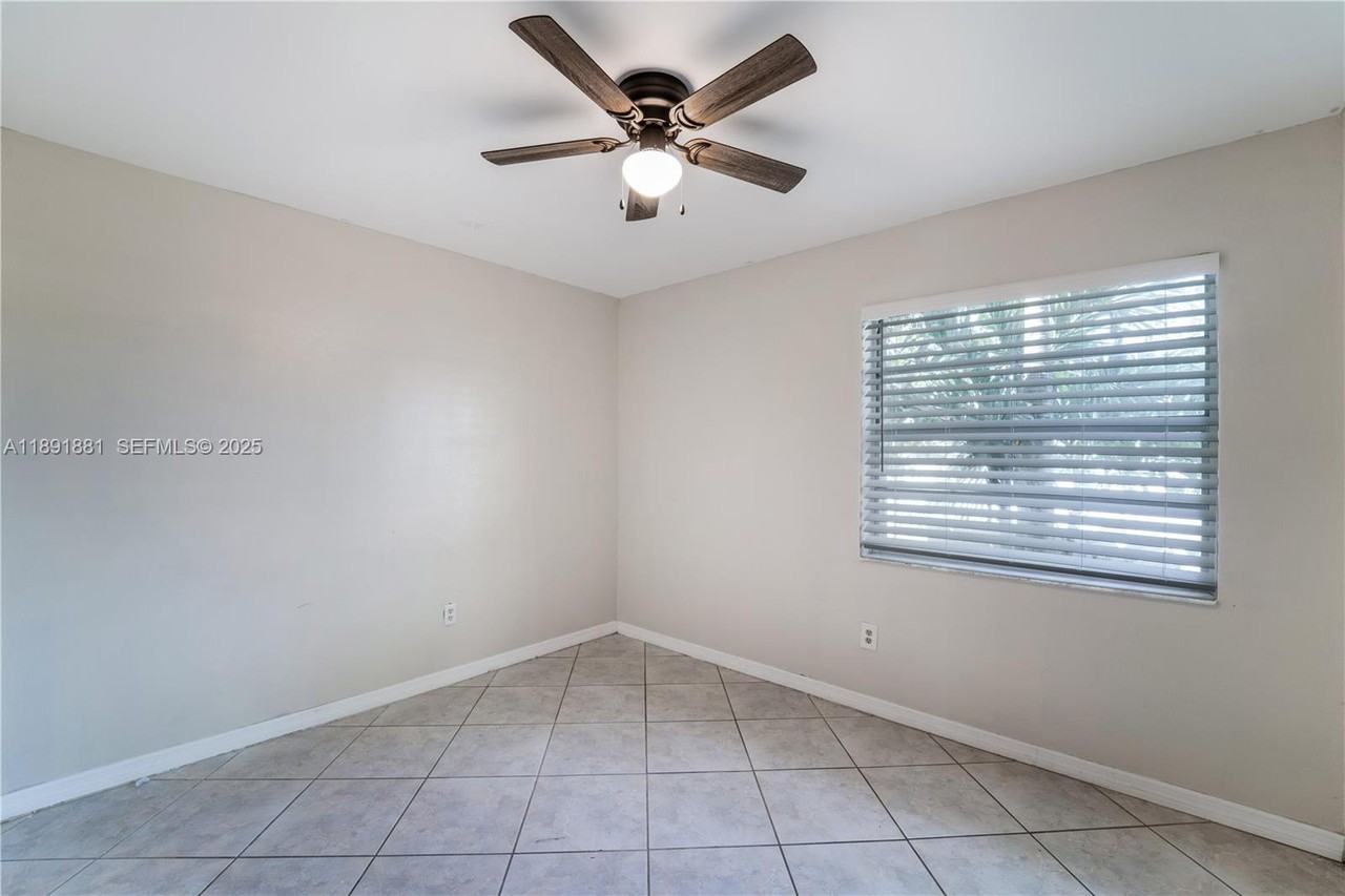 13040 Southwest 262nd Lane - Photo 3 of 29