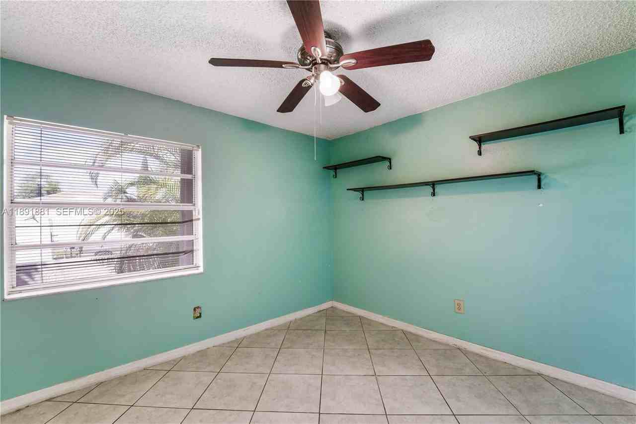 13040 Southwest 262nd Lane - Photo 4 of 29