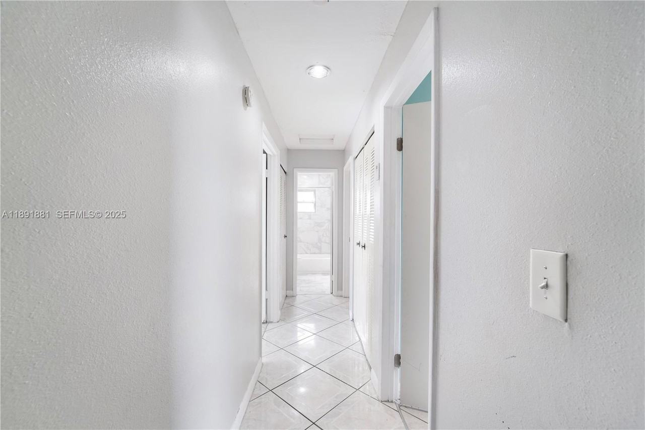 13040 Southwest 262nd Lane - Photo 5 of 29