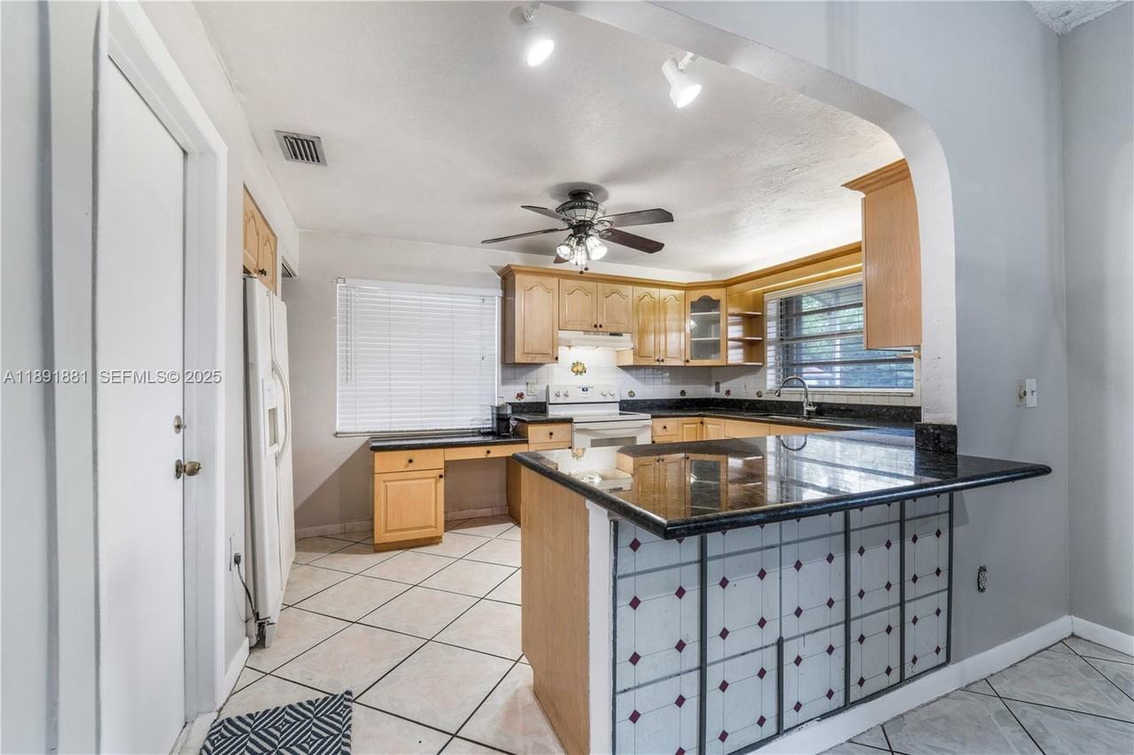 13040 Southwest 262nd Lane - Photo 6 of 29