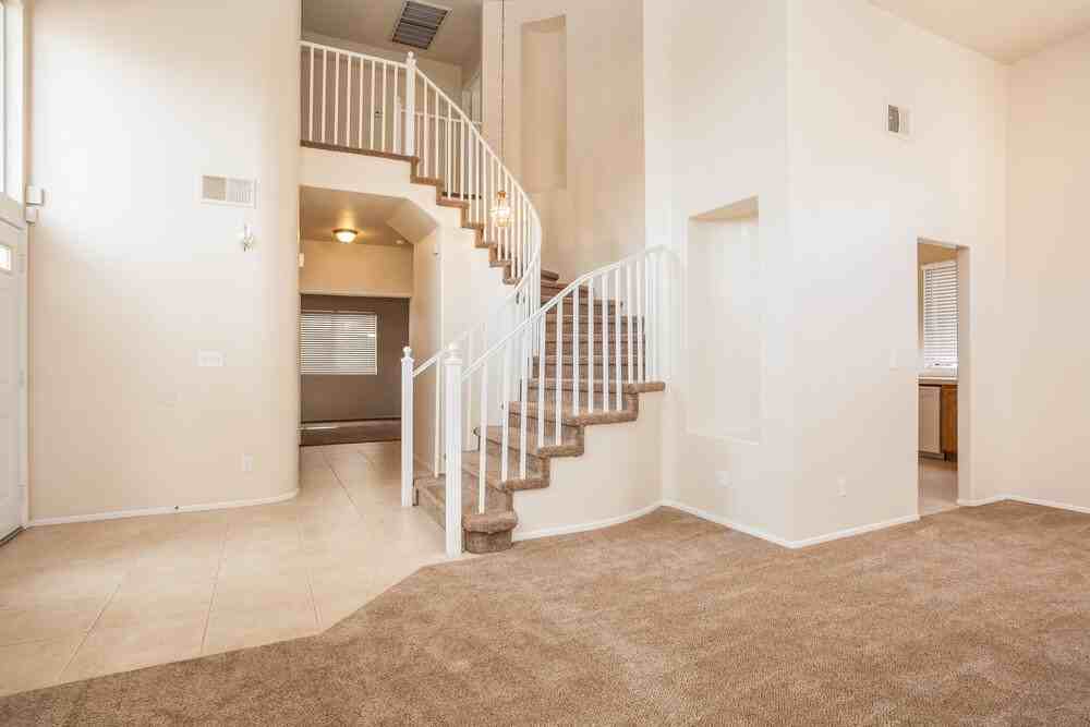 2413 Bloomington Dr - Photo 2 of 15