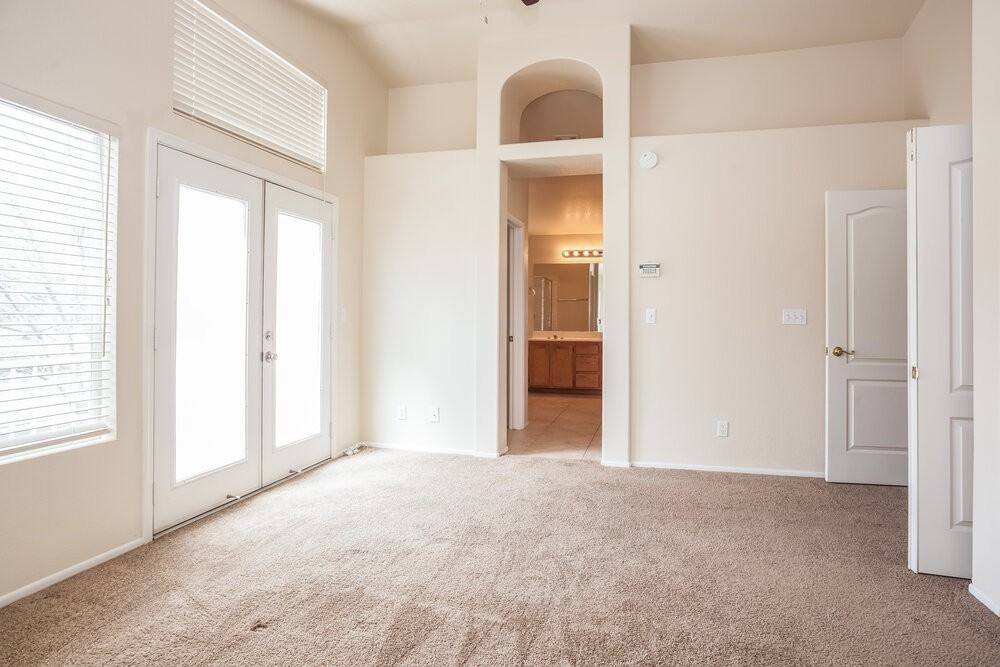 2413 Bloomington Dr - Photo 7 of 15