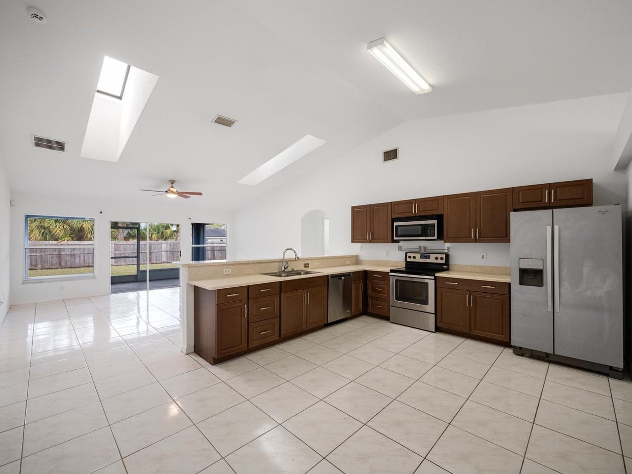 949 Se Bywood Ave - Photo 6 of 14