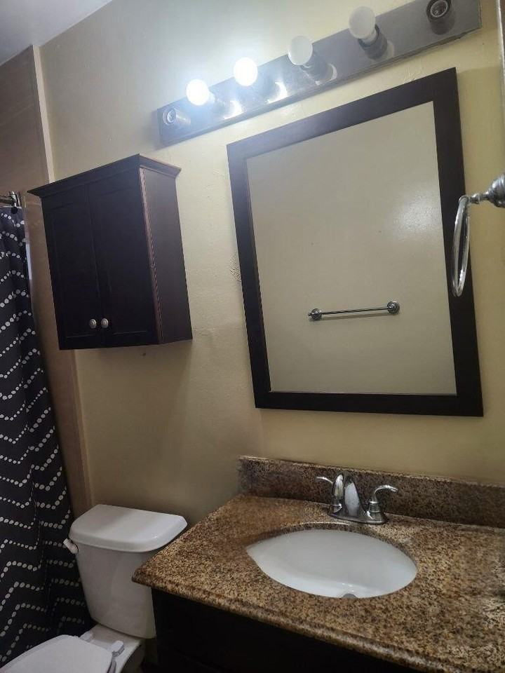 6717 Nw 59th St - Photo 4 of 15