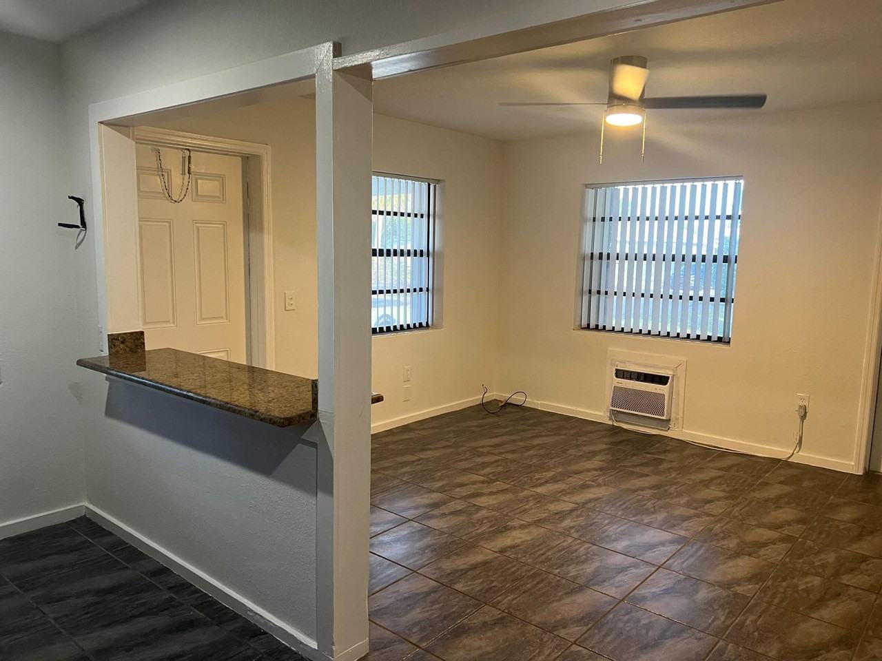 1202 S M St - Photo 2 of 9