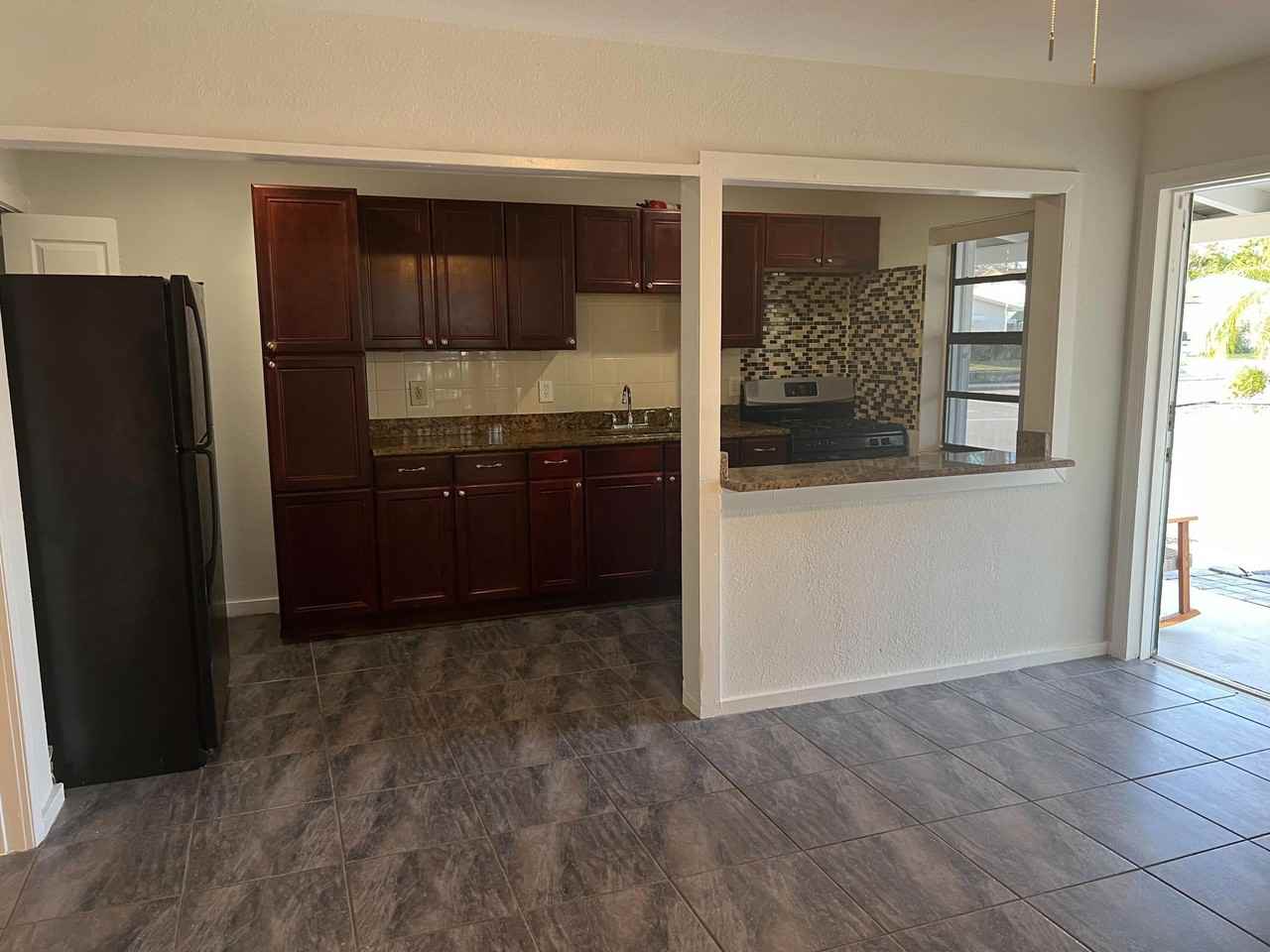 1202 S M St - Photo 5 of 9