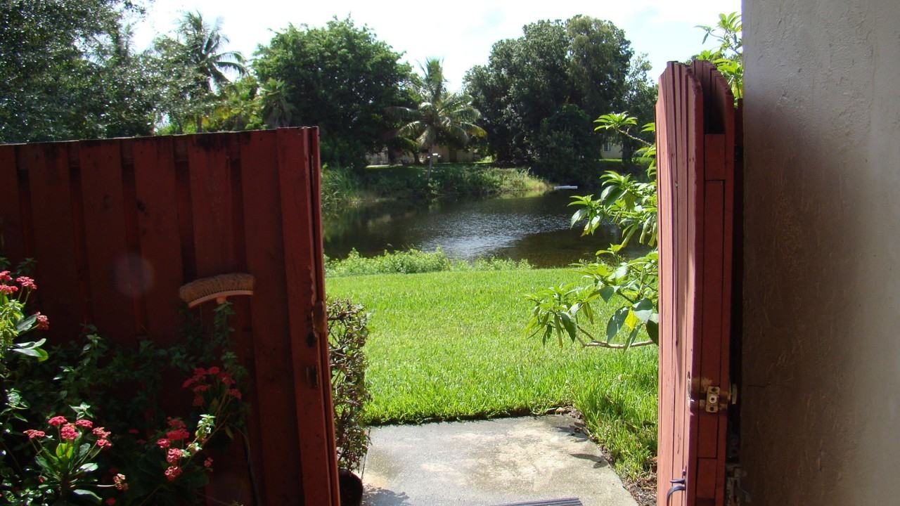 3845 Victoria Dr - Photo 2 of 4