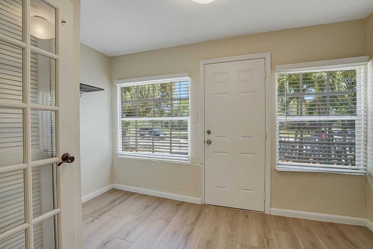 326 Se 1st Ave - Photo 3 of 22