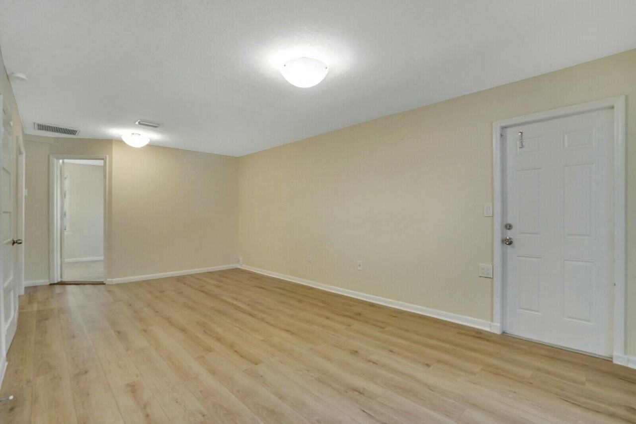 326 Se 1st Ave - Photo 5 of 22