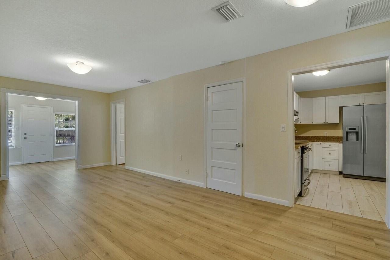 326 Se 1st Ave - Photo 6 of 22