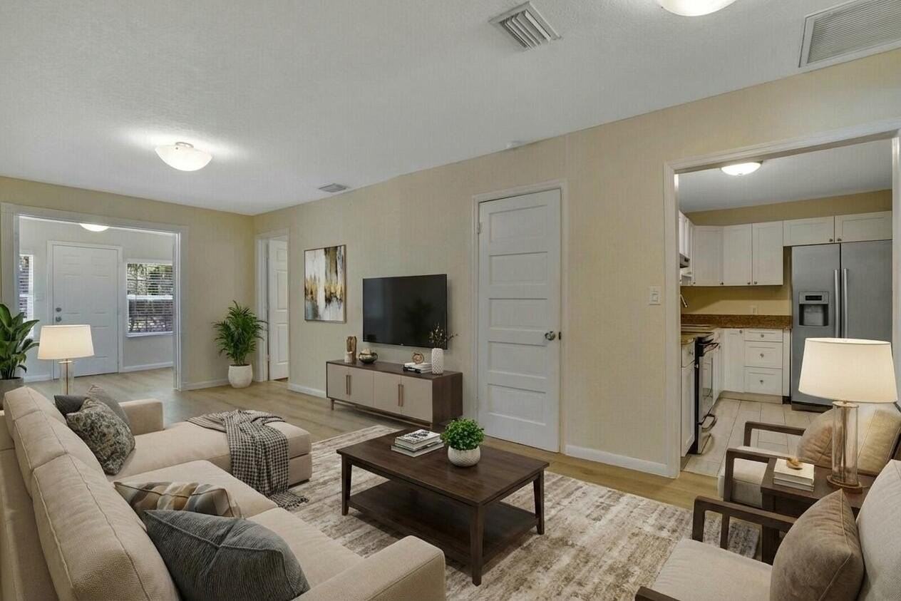 326 Se 1st Ave - Photo 7 of 22