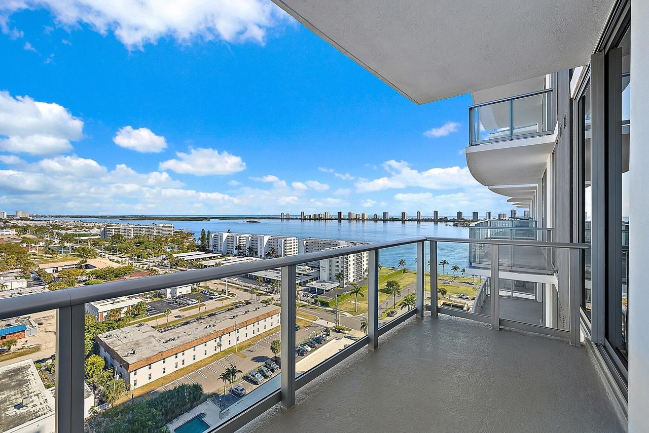 220 Lake Shore Dr #N1521