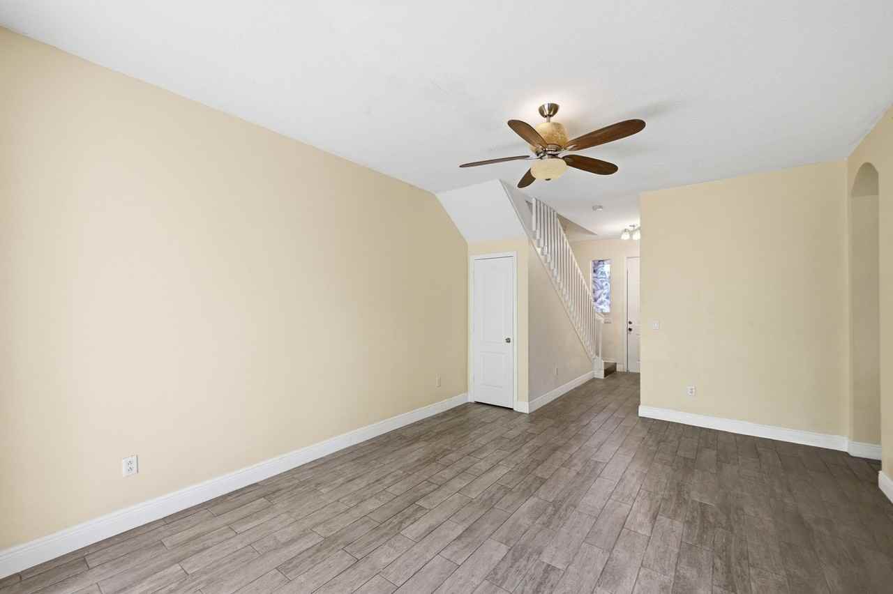 1810 Seminole Palms Dr - Photo 3 of 30