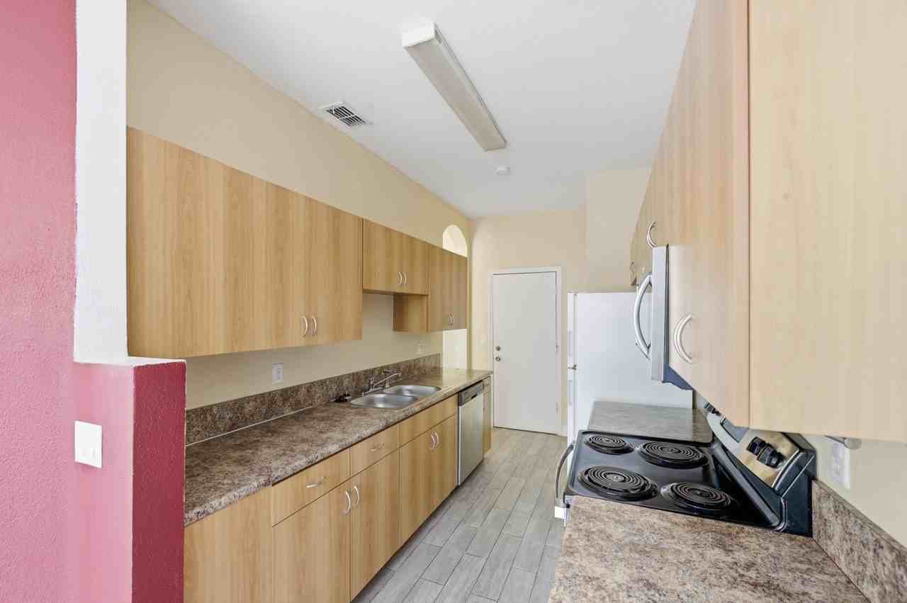 1810 Seminole Palms Dr - Photo 5 of 30