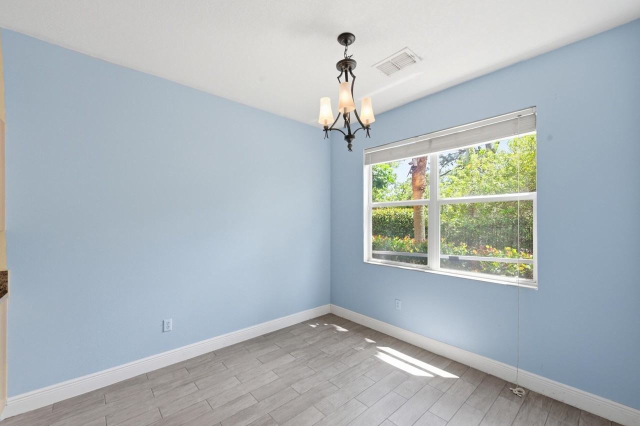 1810 Seminole Palms Dr - Photo 6 of 30