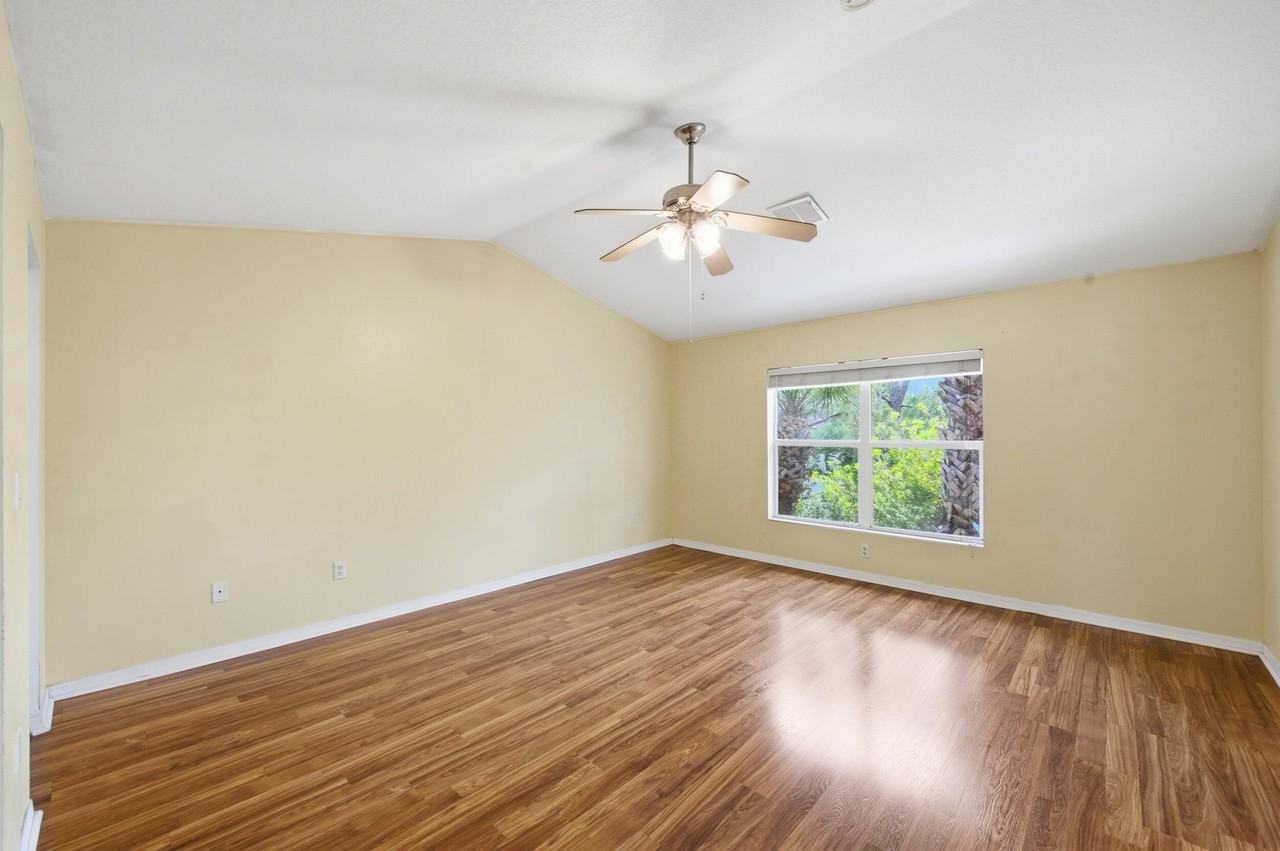 1810 Seminole Palms Dr - Photo 7 of 30