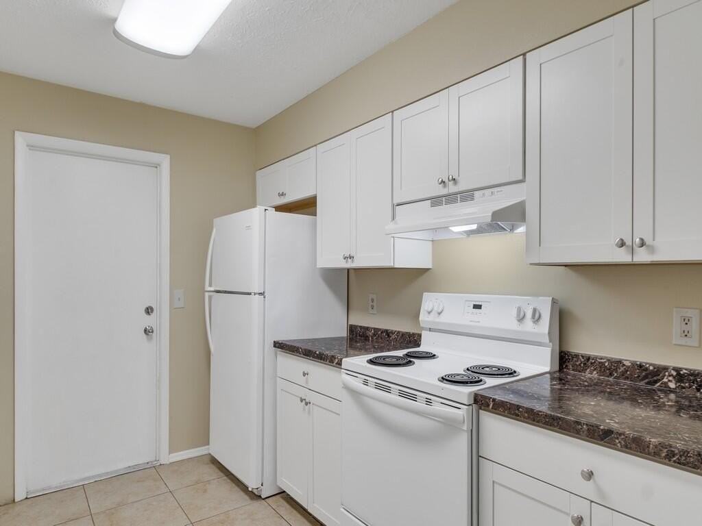 1166 Se Preston Ln - Photo 4 of 30