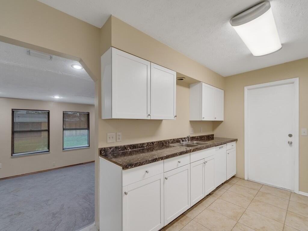 1166 Se Preston Ln - Photo 5 of 30