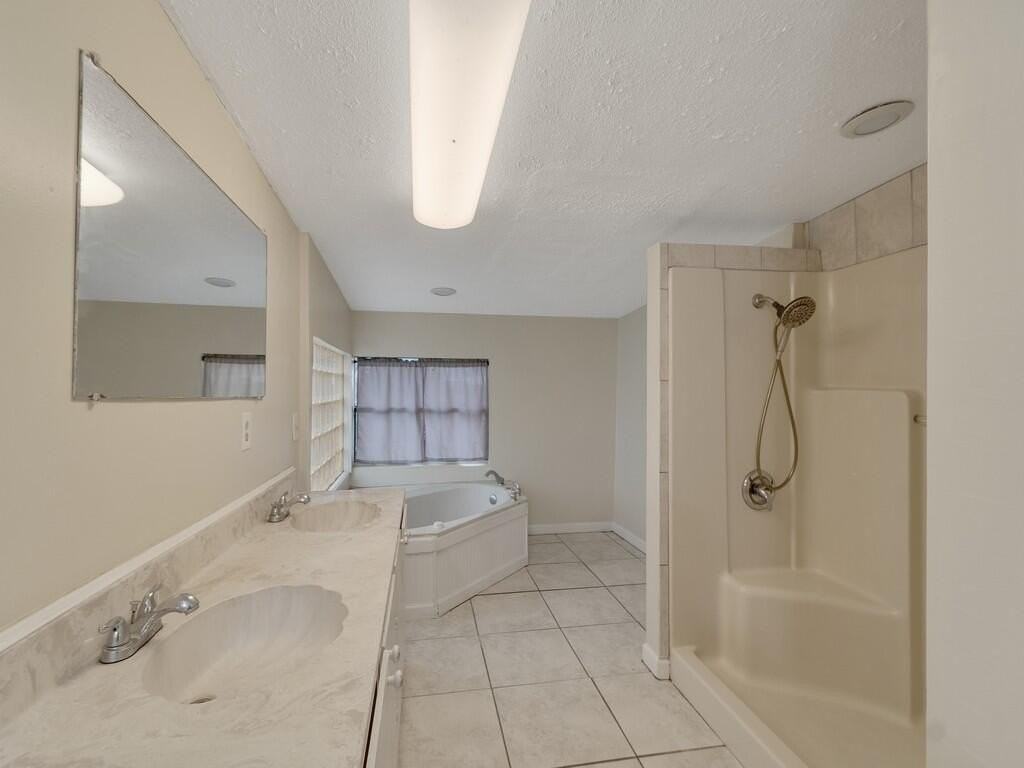 1166 Se Preston Ln - Photo 6 of 30