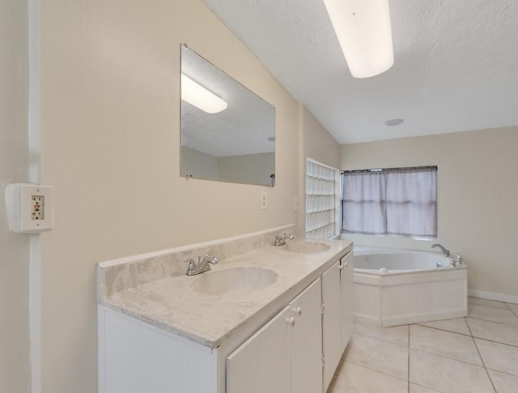 1166 Se Preston Ln - Photo 7 of 30