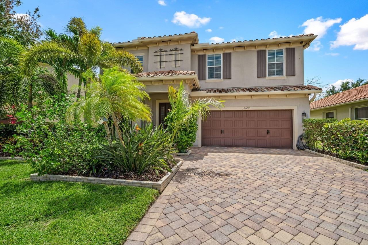 10652 Ivanhoe Ln - Photo 2 of 50