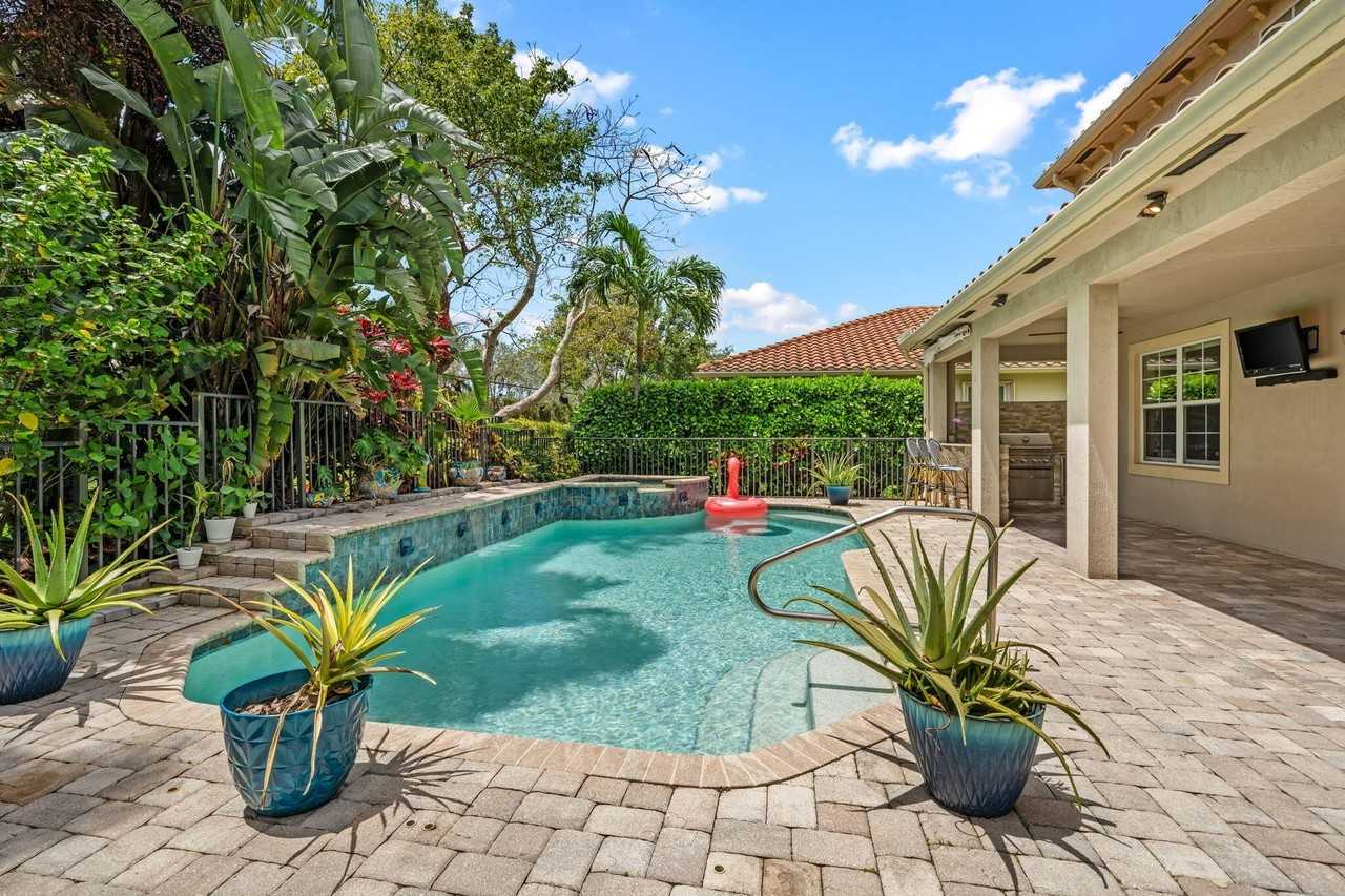 10652 Ivanhoe Ln - Photo 6 of 50