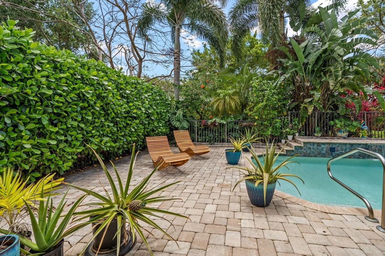 10652 Ivanhoe Ln - Photo 5 of 50