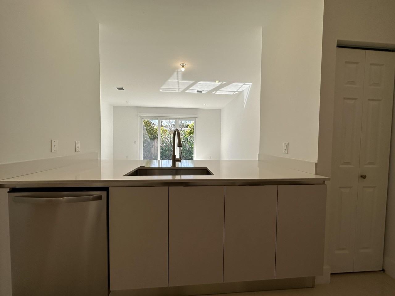 815 Ne 17th Ave #2 - Photo 5 of 27