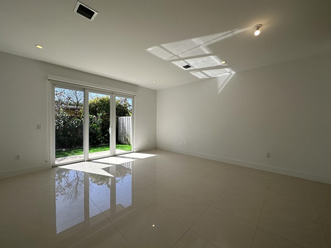 815 Ne 17th Ave #2 - Photo 6 of 27