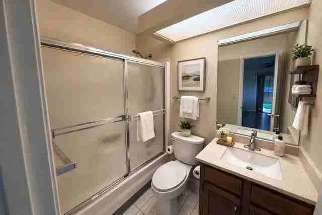 29 Lake Vista Trl #205 - Photo 5 of 36