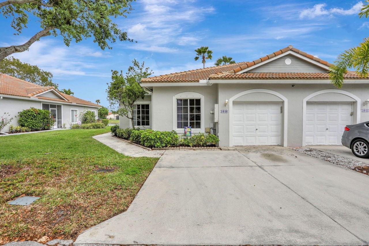 1040 Sw 42nd Ave - Photo 2 of 34