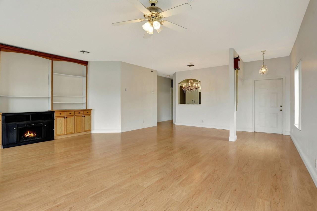 1040 Sw 42nd Ave - Photo 3 of 34