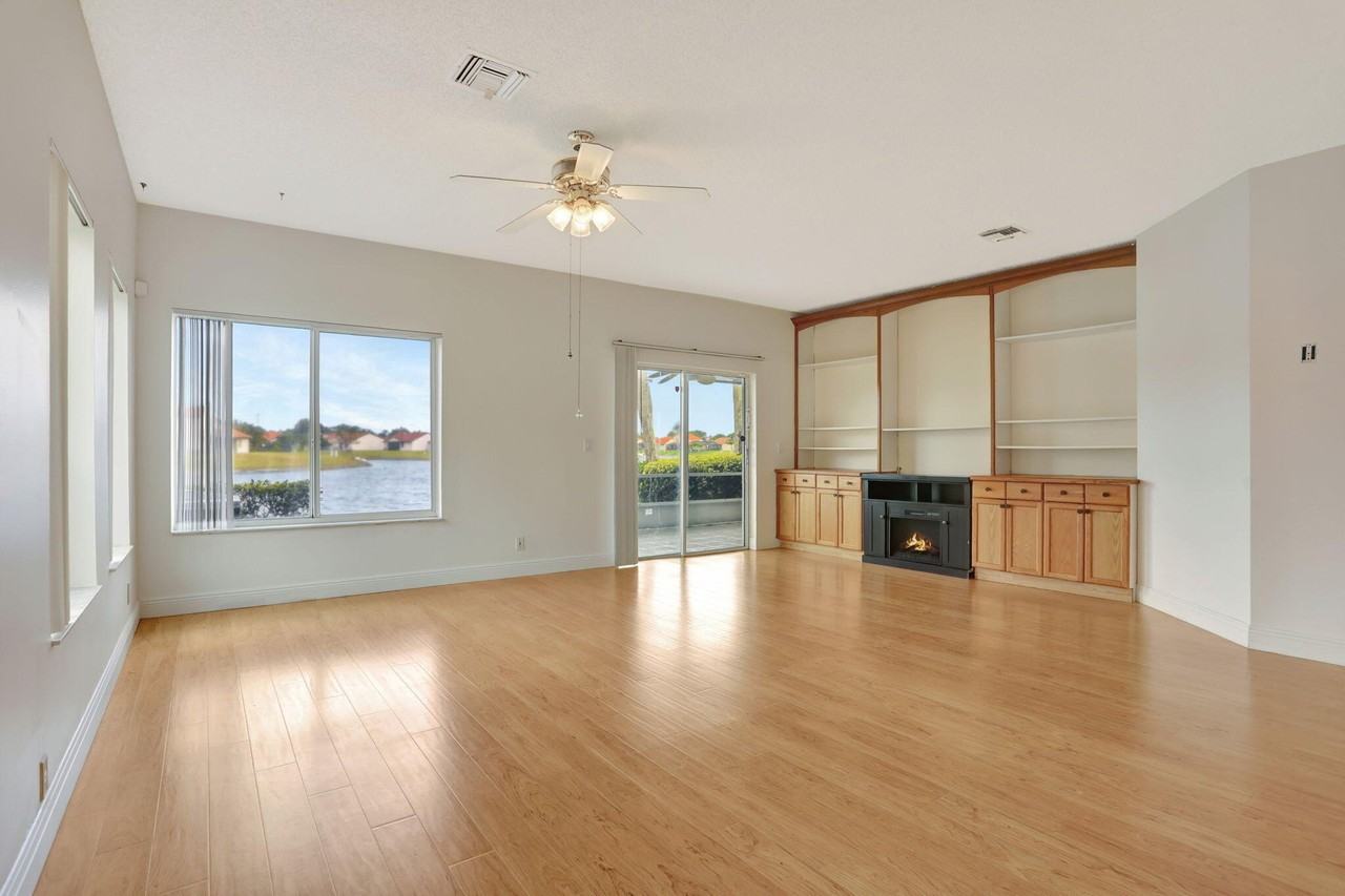 1040 Sw 42nd Ave - Photo 4 of 34