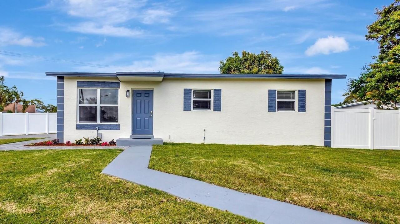 1335 Lee St - Photo 2 of 32