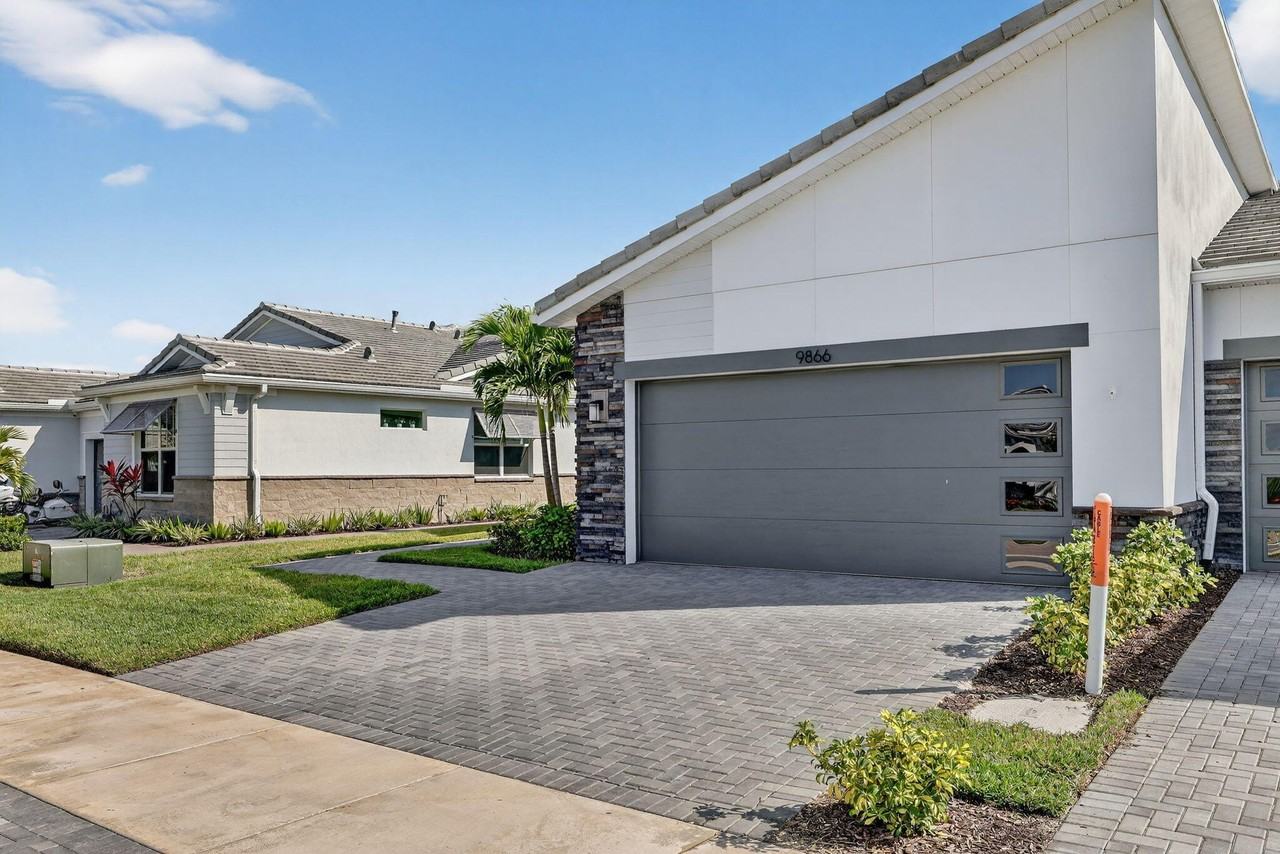 9866 Sw Veronese Dr - Photo 2 of 40