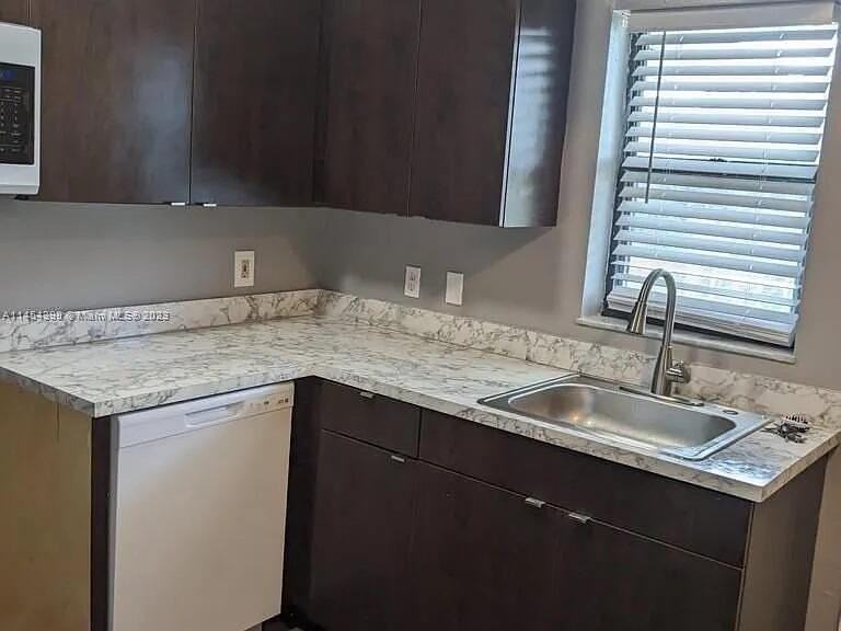 617 Ixoria Ave #2A - Photo 2 of 8