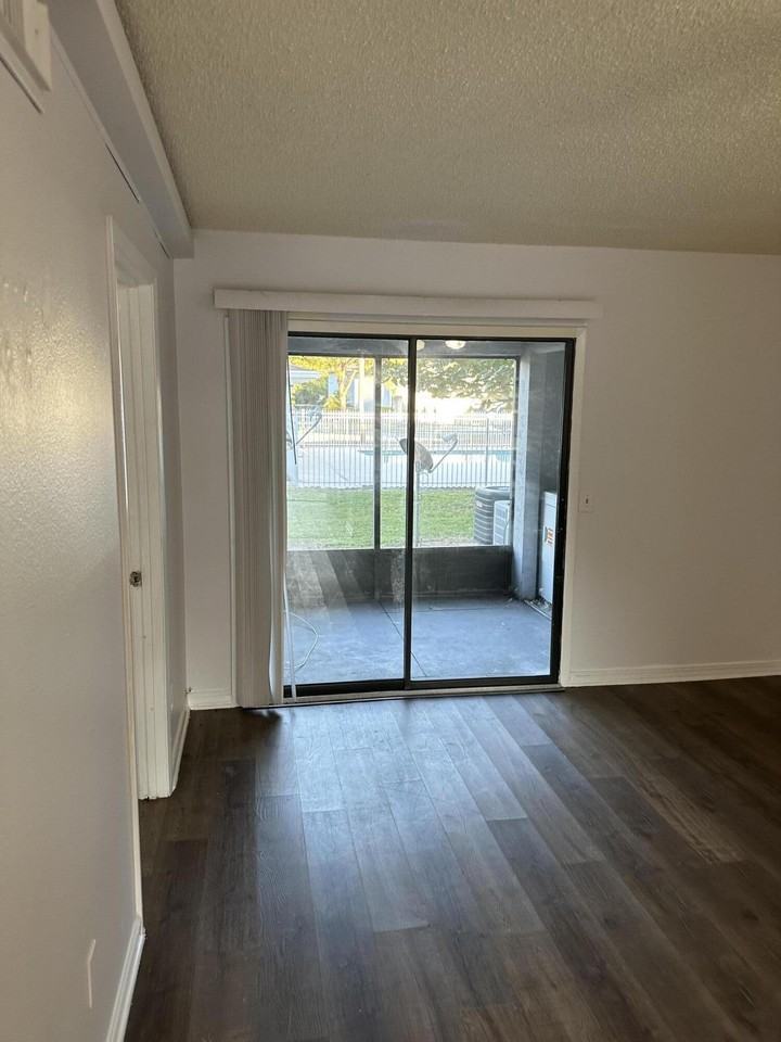 617 Ixoria Ave #2A - Photo 6 of 8