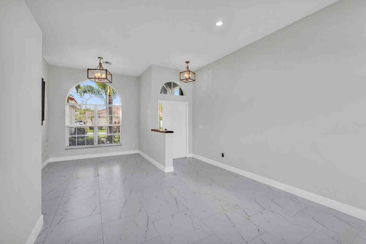 491 Sw 182nd Way - Photo 5 of 45