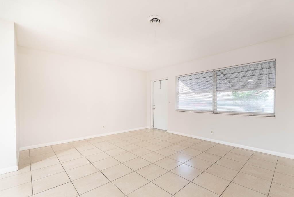 1302 S Congress Ave - Photo 6 of 28