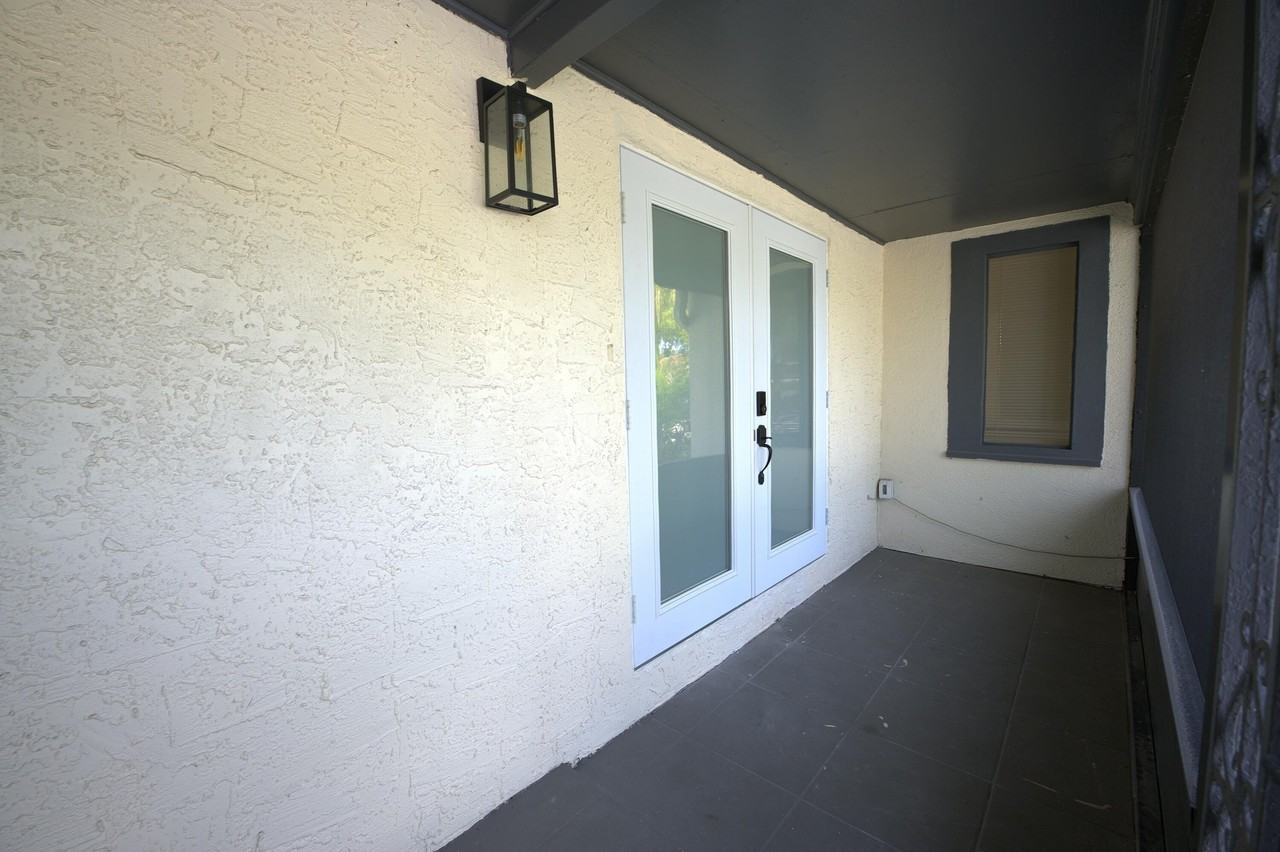 717 N E St - Photo 2 of 29