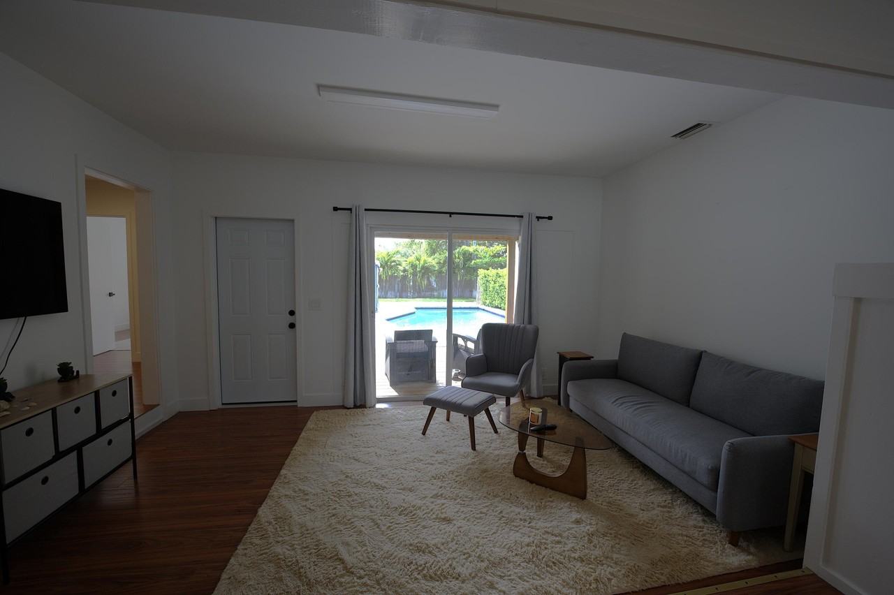 717 N E St - Photo 4 of 29