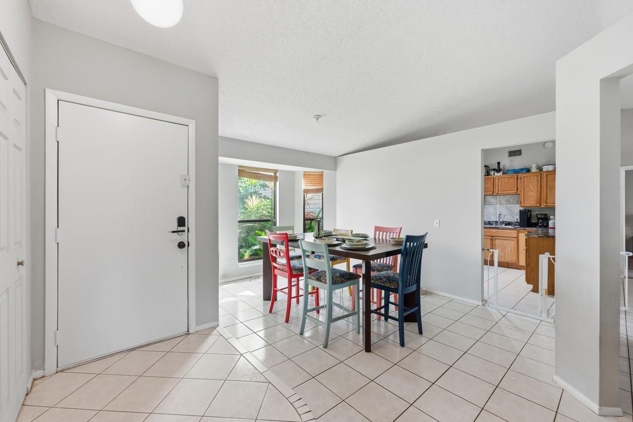 1258 Sw Cynthia St - Photo 4 of 23