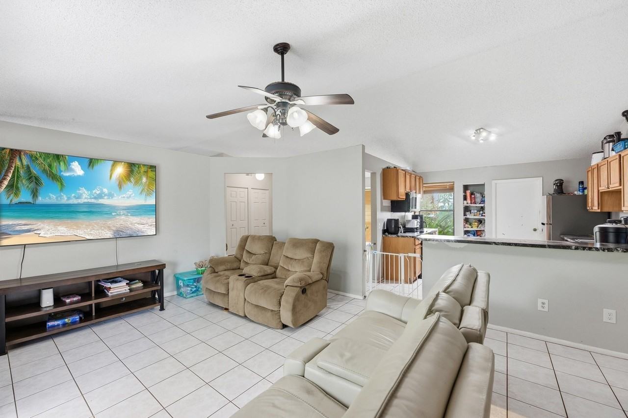 1258 Sw Cynthia St - Photo 5 of 23