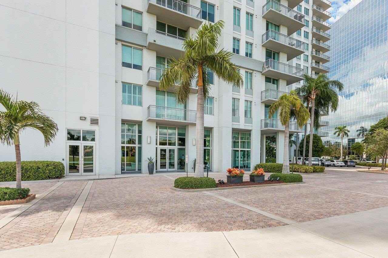 300 S Australian Ave #1605 - Photo 4 of 37