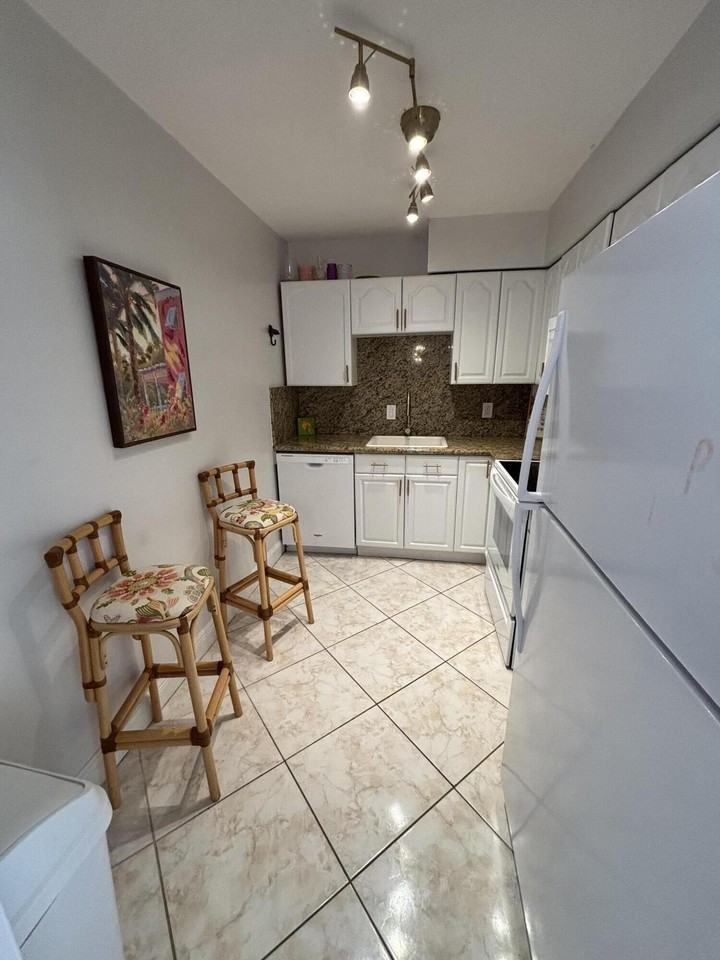 510 Prosperity Farms Rd #8B - Photo 3 of 16