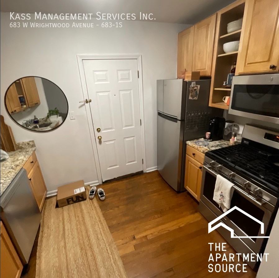 683 W Wrightwood Ave #1S - Photo 2 of 6