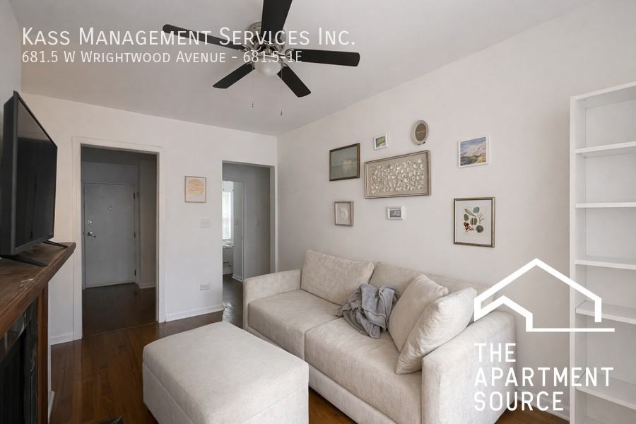 W Wrightwood Ave #1E - Photo 2 of 6