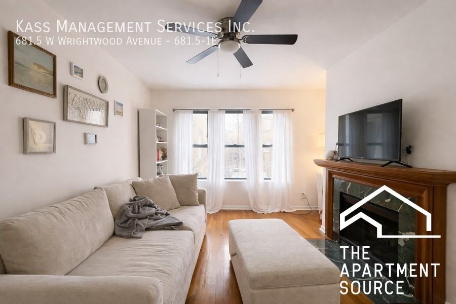 W Wrightwood Ave #1E - Photo 3 of 6